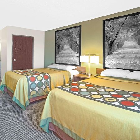 Super 8 By Wyndham Windsor/Madison North Hotell Eksteriør bilde