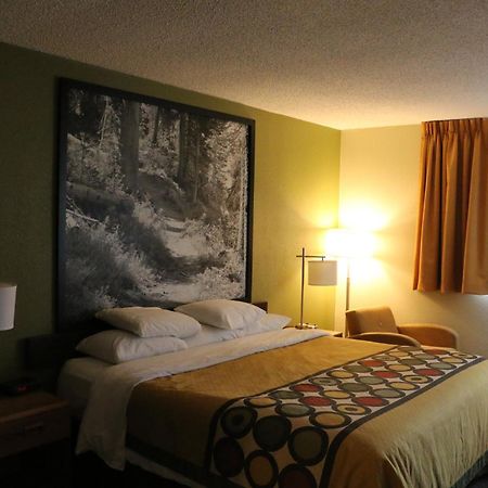 Super 8 By Wyndham Windsor/Madison North Hotell Rom bilde
