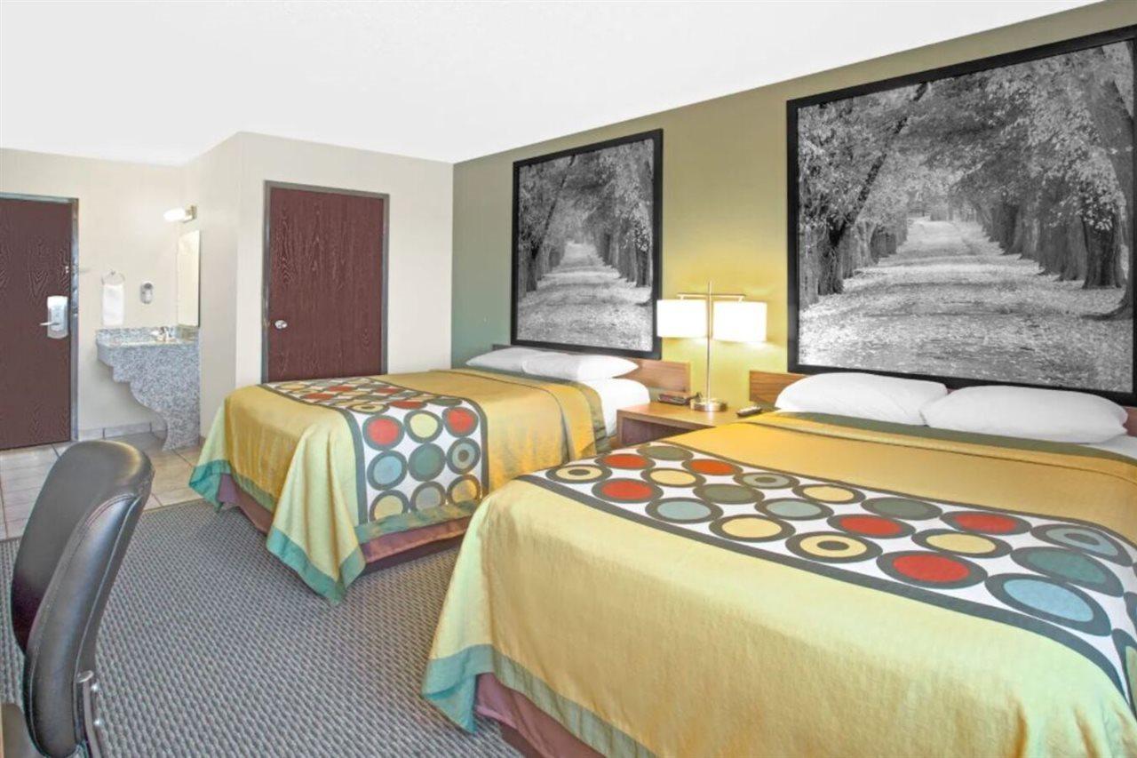 Super 8 By Wyndham Windsor/Madison North Hotell Eksteriør bilde