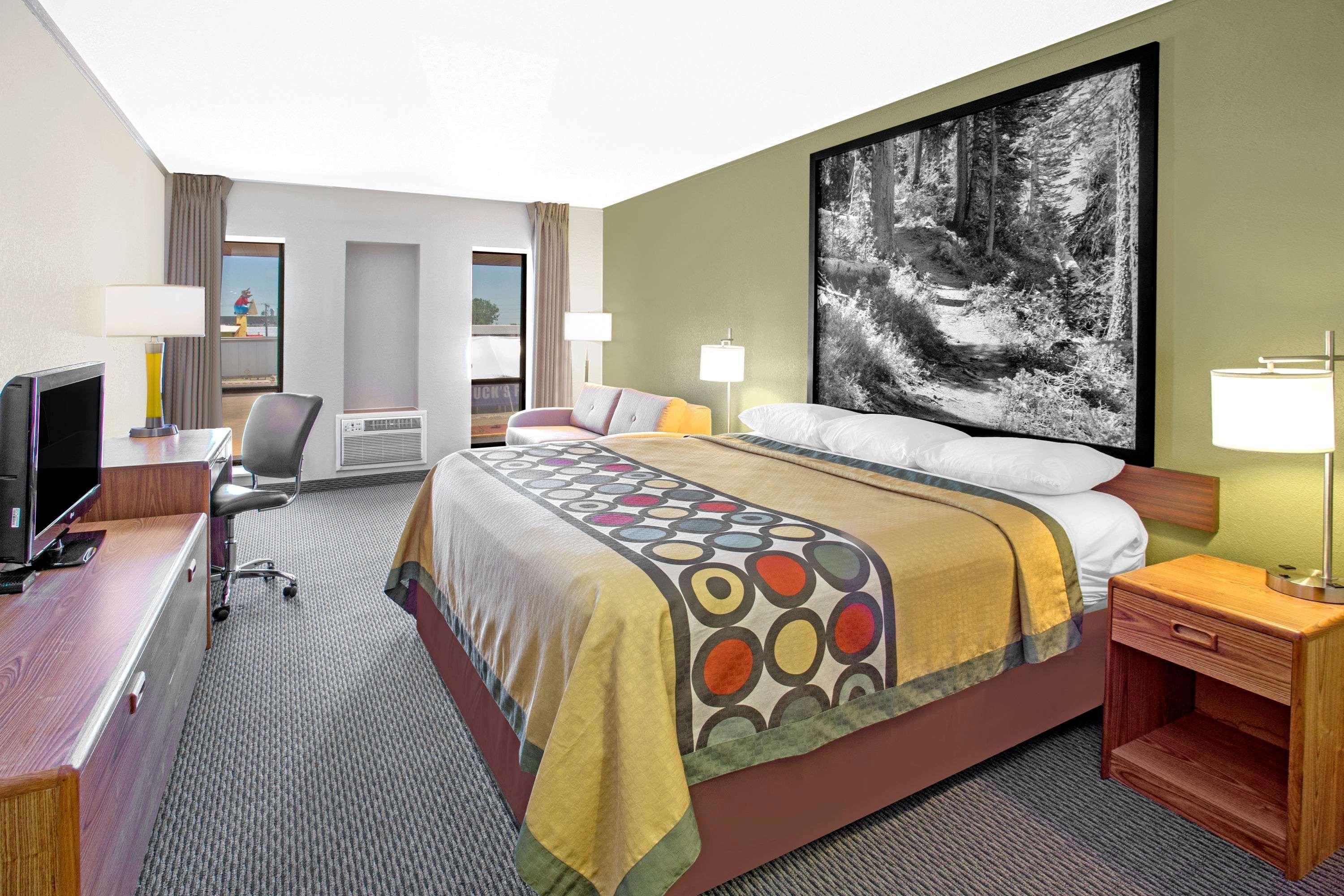 Super 8 By Wyndham Windsor/Madison North Hotell Eksteriør bilde