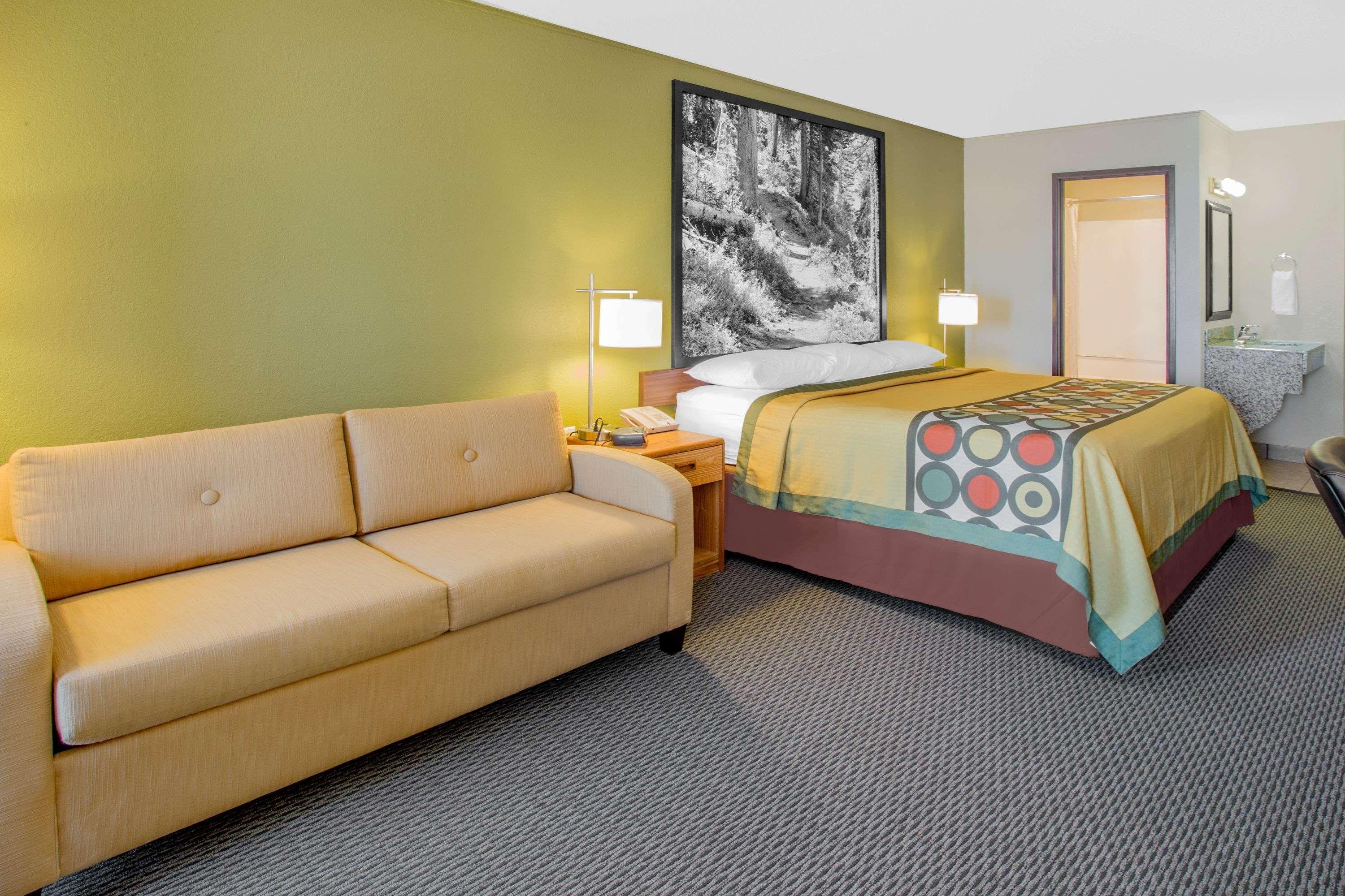 Super 8 By Wyndham Windsor/Madison North Hotell Eksteriør bilde